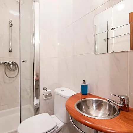 Spacious 2br Flat In Gaia By Lovelystay Apartment