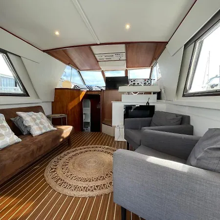 Botel Infantman Yatch *