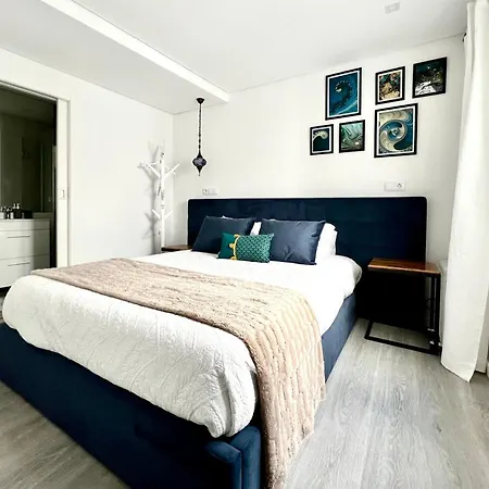 Luxury Penthouse - River Gallery Art - View&center Apartment