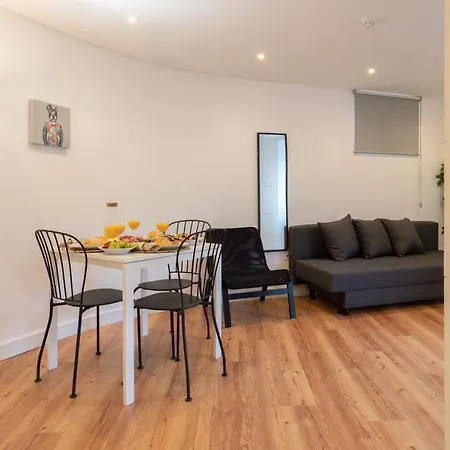 Apartment Large Colourful Flats - Ace Location