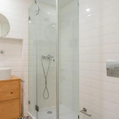 Large Colourful Flats - Ace Location *
