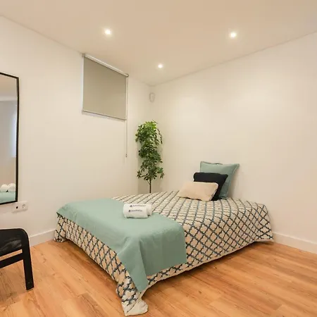Large Colourful Flats - Ace Location * Vila Nova de Gaia