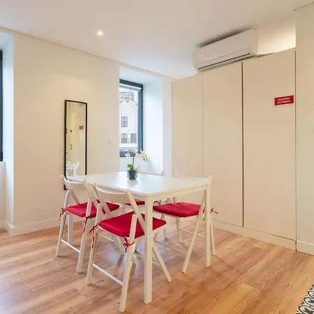 Apartment Large Colourful Flats - Ace Location *