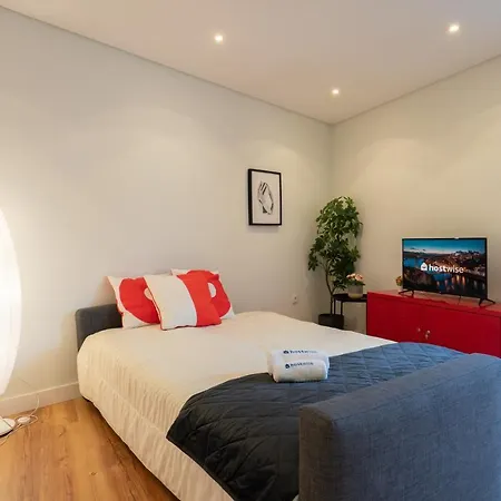 Large Colourful Flats - Ace Location Apartment
