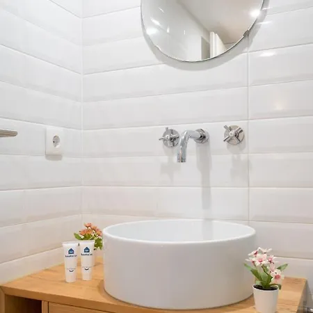 Large Colourful Flats - Ace Location * Vila Nova de Gaia