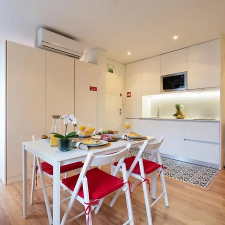 Large Colourful Flats - Ace Location