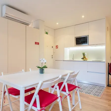 Large Colourful Flats - Ace Location *