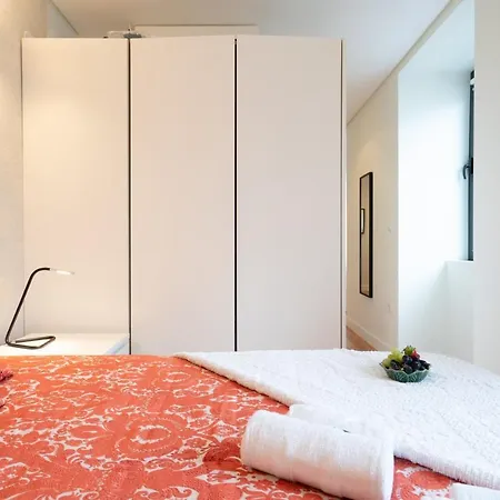 Apartment Large Colourful Flats - Ace Location *