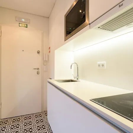 Large Colourful Flats - Ace Location *
