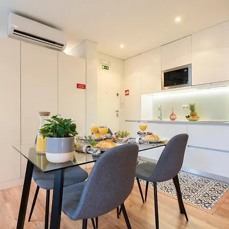 Large Colourful Flats - Ace Location