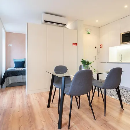 Large Colourful Flats - Ace Location Apartment *