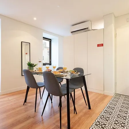Apartment Large Colourful Flats - Ace Location *