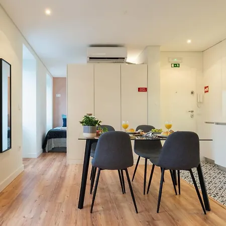 Apartment Large Colourful Flats - Ace Location *
