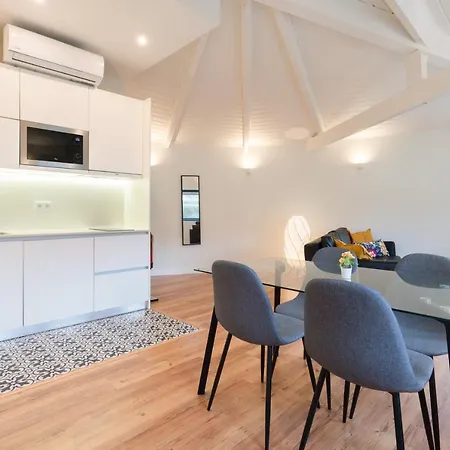 Apartment Large Colourful Flats - Ace Location *