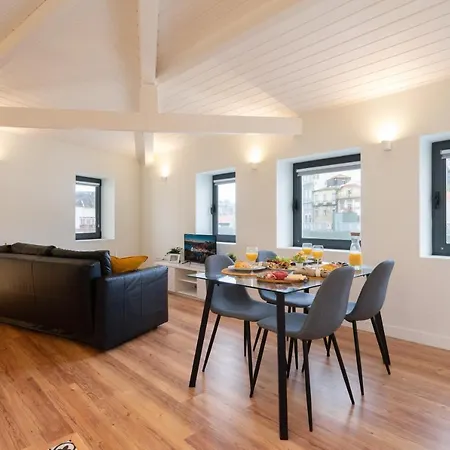 Apartment Large Colourful Flats - Ace Location *