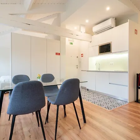 Apartment Large Colourful Flats - Ace Location *