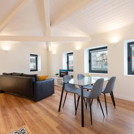 Apartment Large Colourful Flats - Ace Location