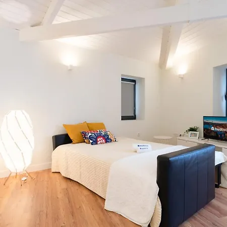 Apartment Large Colourful Flats - Ace Location