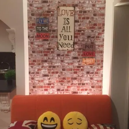Heart Of The 2! Apartment
