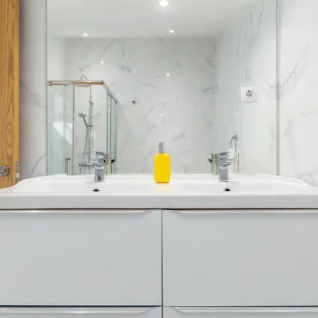 Com Conforto Proximo Caves Do Porto Apartment *
