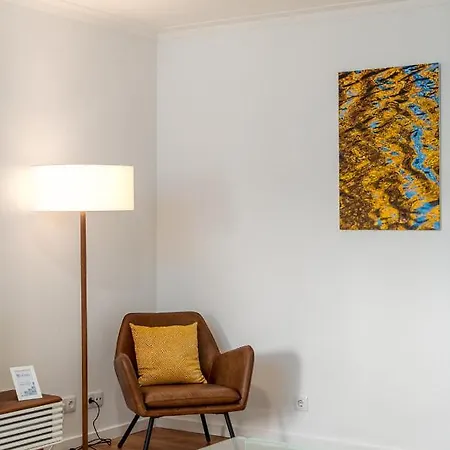 Lovely 2br W/ Views Over The River, Parking Incl Apartment
