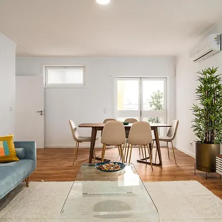 Lovely 2br W/ Views Over The River, Parking Incl Apartment *