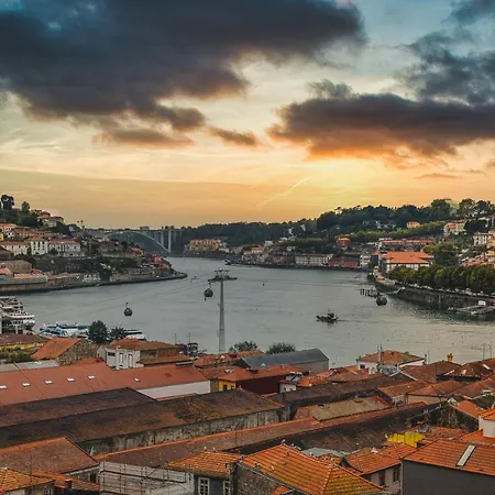 Apartment Lovely 2br W/ Views Over The River, Parking Incl Vila Nova de Gaia