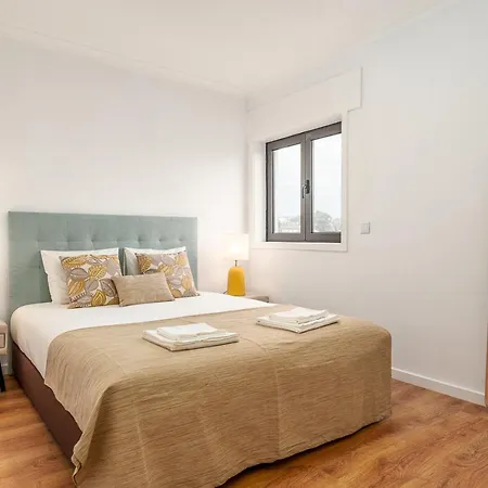 Apartment Lovely 2br W/ Views Over The River, Parking Incl