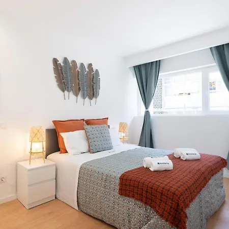 Sweet Sunny Flat W/ Balcony - Gaia Apartment