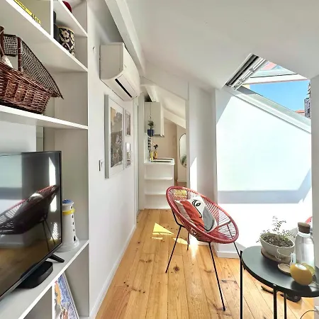 Apartment Art With Oporto View!