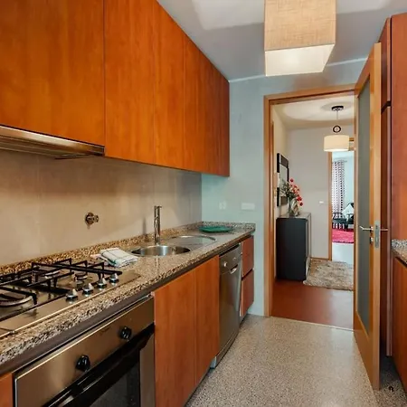 Fully Equipped 3 Bed - Parking.