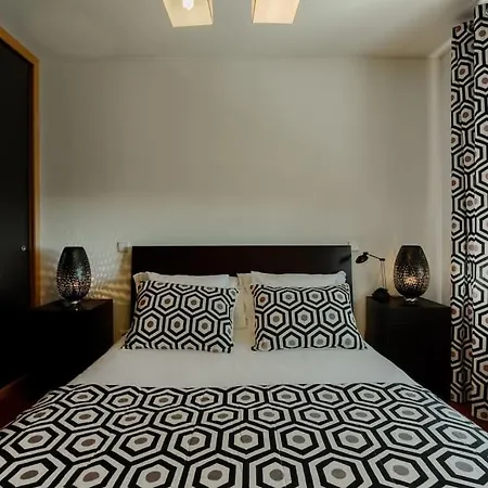 Apartment Fully Equipped 3 Bed - Parking. *