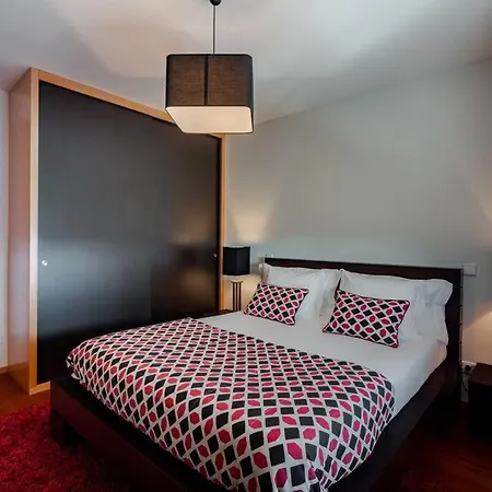 Fully Equipped 3 Bed - Parking.