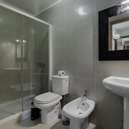 Fully Equipped 3 Bed - Parking.