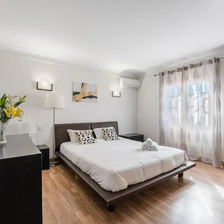 Charming And Calm House - 5 Minutes From The By Car Holiday home *