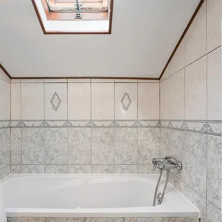 Charming And Calm House - 5 Minutes From The By Car