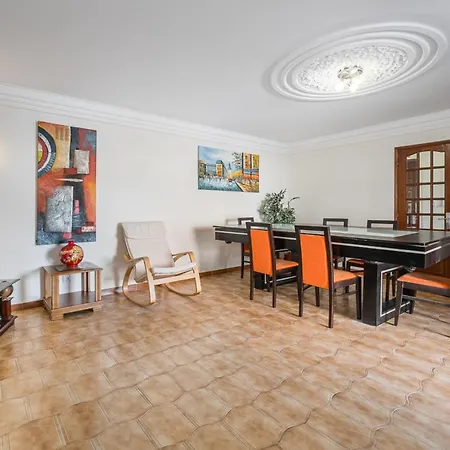 Charming And Calm House - 5 Minutes From The By Car Vila Nova de Gaia
