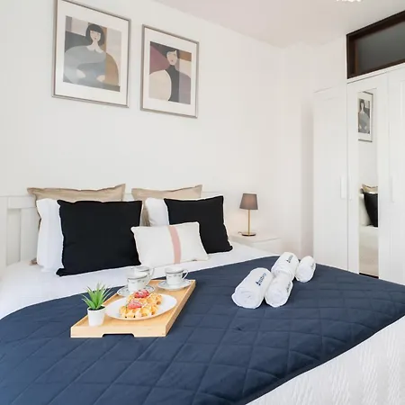 Apartment Host Wise - Spacious Sunny House With Terrace & Bbq