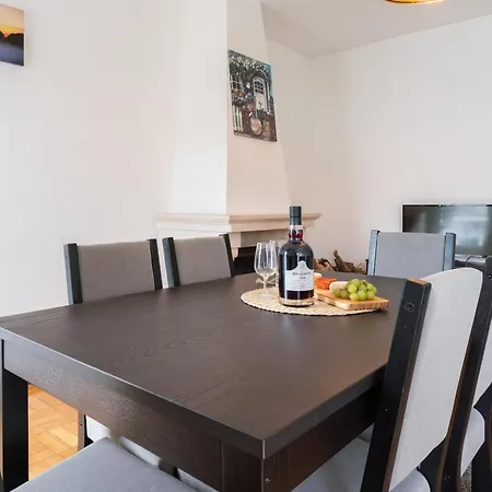 Host Wise - Spacious Sunny House With Terrace & Bbq Apartment