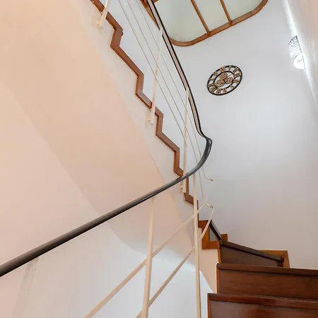 Host Wise - Spacious Sunny House With Terrace & Bbq