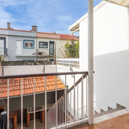 Host Wise - Spacious Sunny House With Terrace & Bbq
