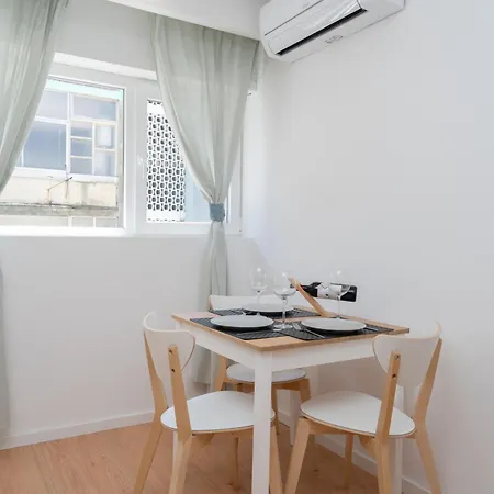 Sweet Sunny Flat W/ Balcony - Gaia *
