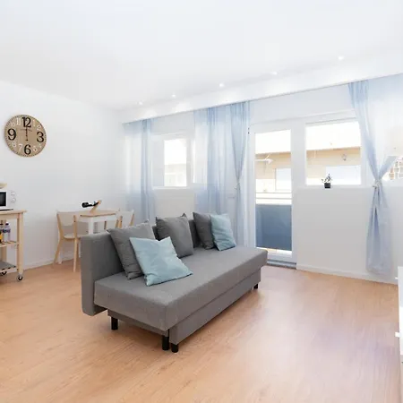 Sweet Sunny Flat W/ Balcony - Gaia *