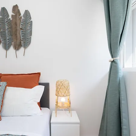 Sweet Sunny Flat W/ Balcony - Gaia Apartment *