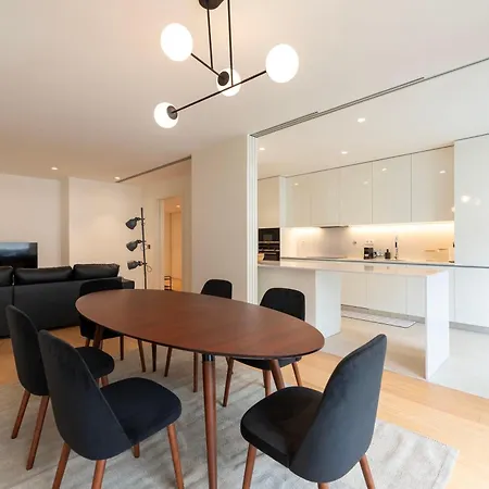 Seashore Luxury Getaway - South Coastal Porto Apartment *