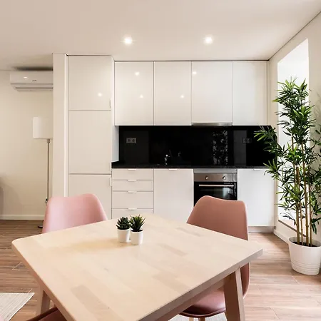Entire House With 4 Master & Backyard - Location *