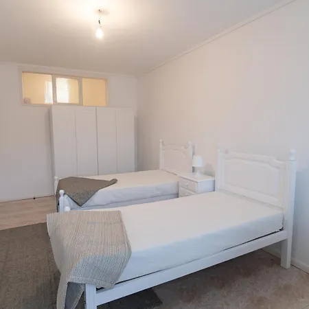 5 Bedroom Flat In Jardim Do Morro Apartment Vila Nova de Gaia