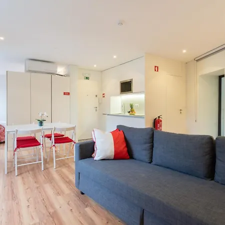 Host Wise - Large Colourful Flats - Ace Location Apartment