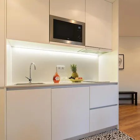 Host Wise - Large Colourful Flats - Ace Location Apartment *