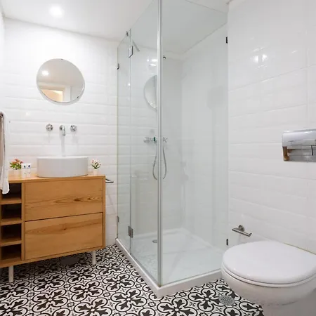 Apartment Host Wise - Large Colourful Flats - Ace Location